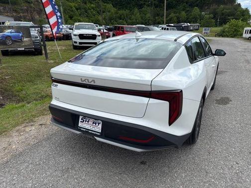 Snow White Pearl 2025 Kia K4