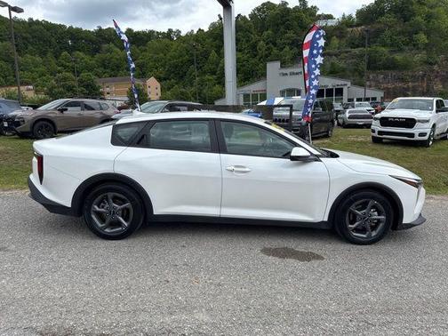 Snow White Pearl 2025 Kia K4