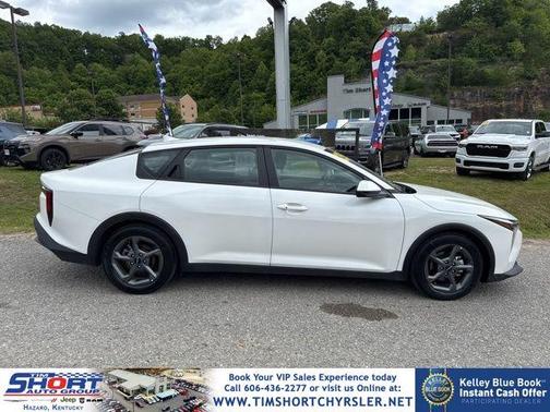 Snow White Pearl 2025 Kia K4