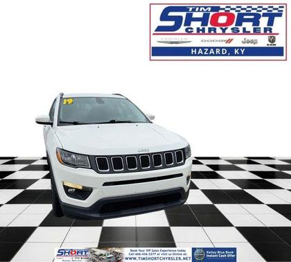 White Clearcoat 2019 Jeep Compass Latitude