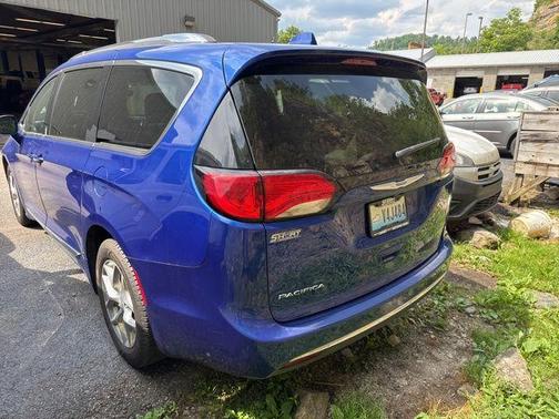 Ocean Blue Metallic 2019 Chrysler Pacifica Limited