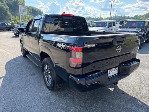 2024 Nissan Frontier SL
