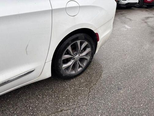 Bright White Clearcoat 2018 Chrysler Pacifica Limited