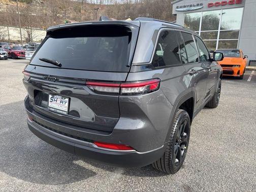 Metallic 2026 Jeep Grand Cherokee Limited