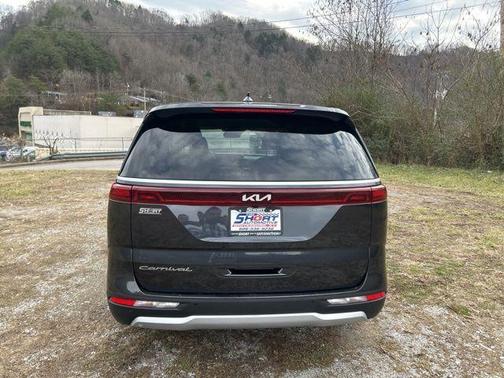 2022 Kia Carnival LX