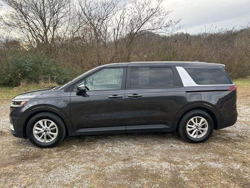 2022 Kia Carnival LX