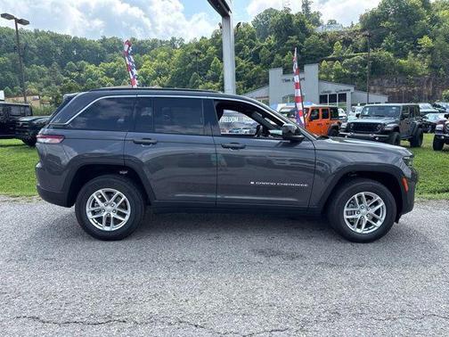 Metallic 2026 Jeep Grand Cherokee Laredo X