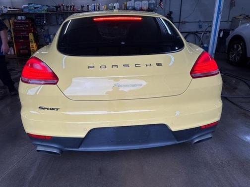 2014 Porsche Panamera 