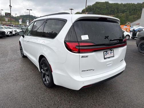 Bright White Clearcoat 2026 Chrysler Pacifica Limited