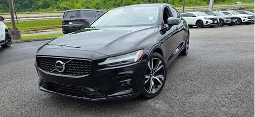 2024 Volvo S60 B5 Core Dark Theme