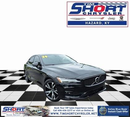 2024 Volvo S60 B5 Core Dark Theme