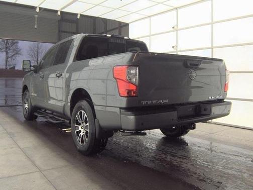 2024 Nissan Titan SV