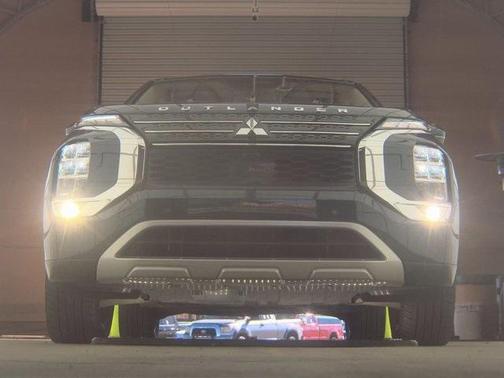 2023 Mitsubishi Outlander PHEV SE