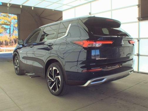 2023 Mitsubishi Outlander PHEV SE
