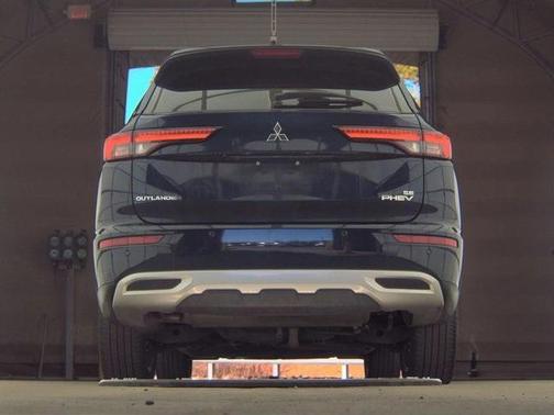 2023 Mitsubishi Outlander PHEV SE