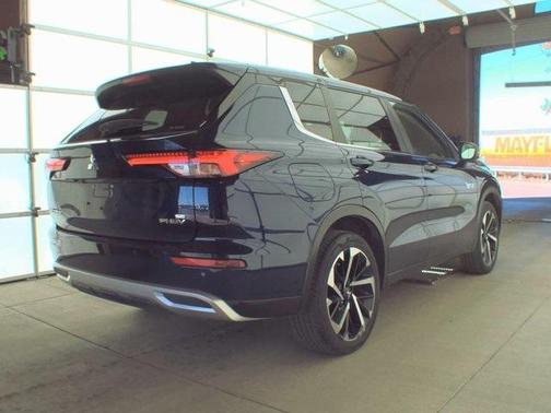 2023 Mitsubishi Outlander PHEV SE