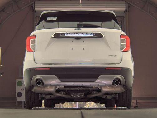 Oxford White 2023 Ford Explorer Limited
