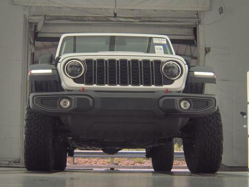 Bright White Clearcoat 2025 Jeep Wrangler Rubicon