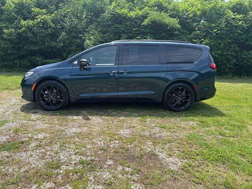 Fathom Blue Pearlcoat 2025 Chrysler Pacifica Limited