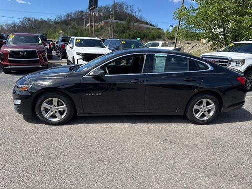 Mosaic Black Metallic 2022 Chevrolet Malibu 1LS