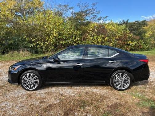 2025 Nissan Altima SL