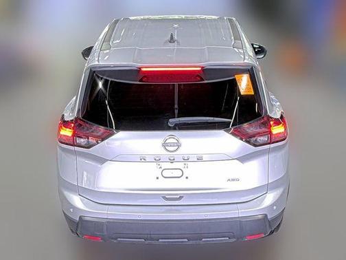 Brilliant Silver Metallic 2024 Nissan Rogue S