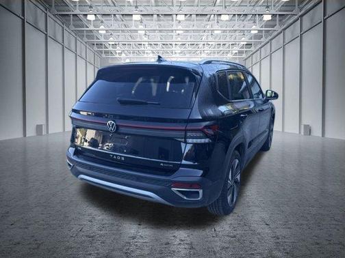 Deep Black Pearl Effect 2026 Volkswagen Taos 1.5T SE