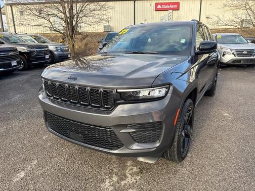 2025 Jeep Grand Cherokee Laredo