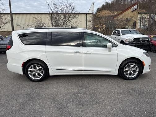 2019 Chrysler Pacifica Touring-L Plus