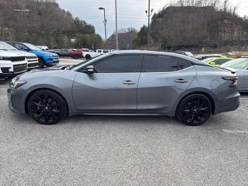 2022 Nissan Maxima SR
