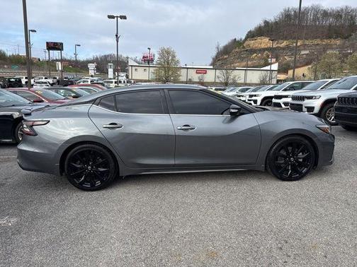 2022 Nissan Maxima SR