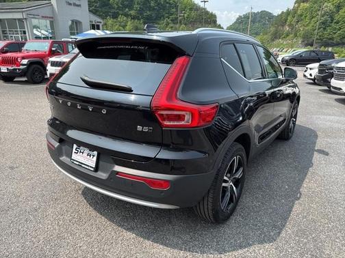 2024 Volvo XC40 B5 Core