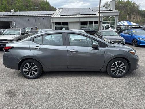 Gun Metallic 2025 Nissan Versa 1.6 SV