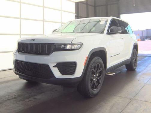 Bright White Clearcoat 2025 Jeep Grand Cherokee Laredo