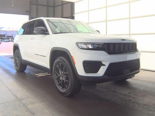 Bright White Clearcoat 2025 Jeep Grand Cherokee Laredo