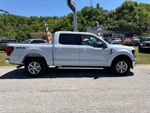 White Metallic 2025 Ford F-150 XLT