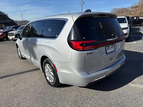 2024 Chrysler Pacifica Touring-L