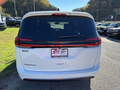 Bright White Clearcoat 2026 Chrysler Pacifica Select