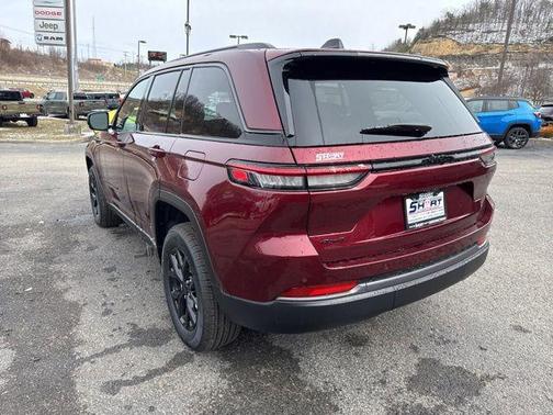 Velvet Red Pearlcoat 2026 Jeep Grand Cherokee Laredo