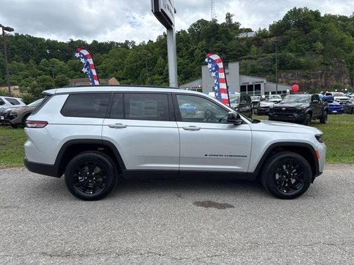 Silver Zynith 2026 Jeep Grand Cherokee L Laredo