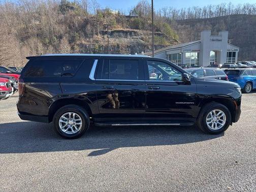 2025 Chevrolet Suburban LT