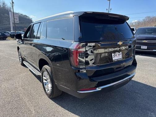 2025 Chevrolet Suburban LT