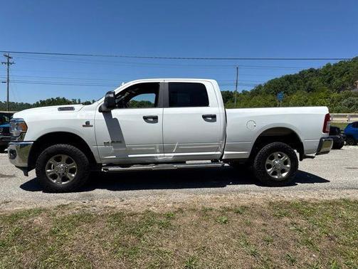 Bright White Clearcoat 2024 RAM 2500 Big Horn