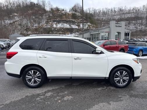 2019 Nissan Pathfinder SV