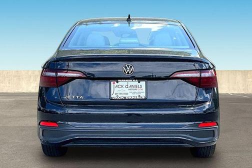 Deep Black Pearl Effect 2022 Volkswagen Jetta 1.5T S