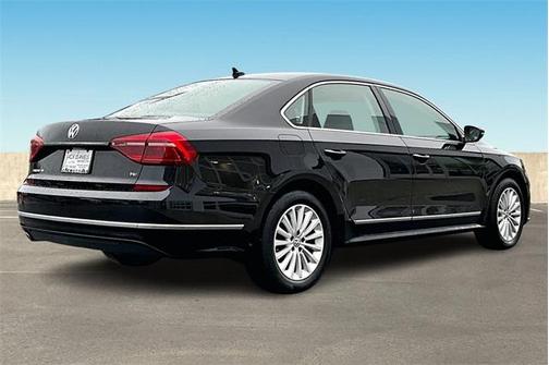 2017 Volkswagen Passat 1.8T SE