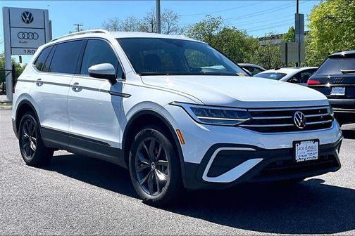 Pure White 2024 Volkswagen Tiguan 2.0T SE