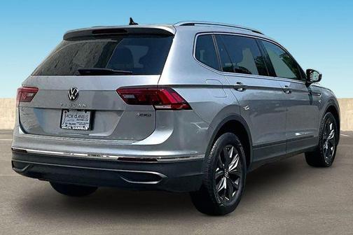 Pyrite Silver Metallic 2023 Volkswagen Tiguan 2.0T SE