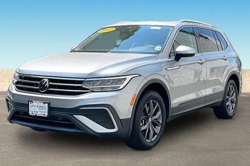 Pyrite Silver Metallic 2023 Volkswagen Tiguan 2.0T SE
