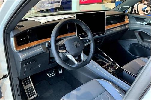 2025 Volkswagen Tiguan 2.0T SEL R-Line